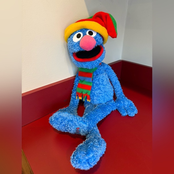 Grover 27"  Plush Stuffed Animal Toy Sesame Street Hat Scarf 2004 - Picture 1 of 3
